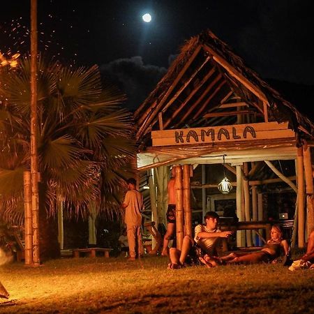 Kamala Surf & Backpacker Hostel Montañita Buitenkant foto