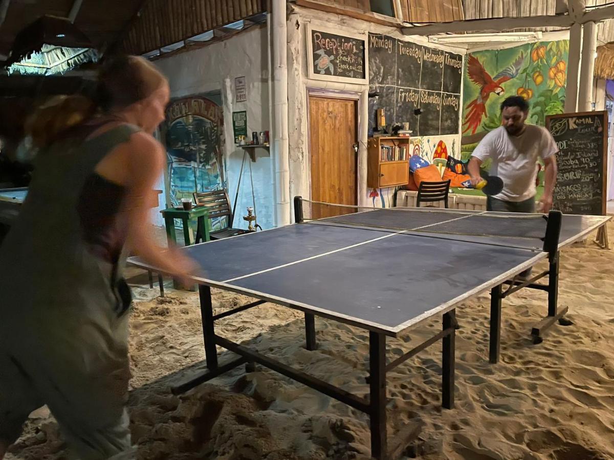 Kamala Surf & Backpacker Hostel Montañita Buitenkant foto