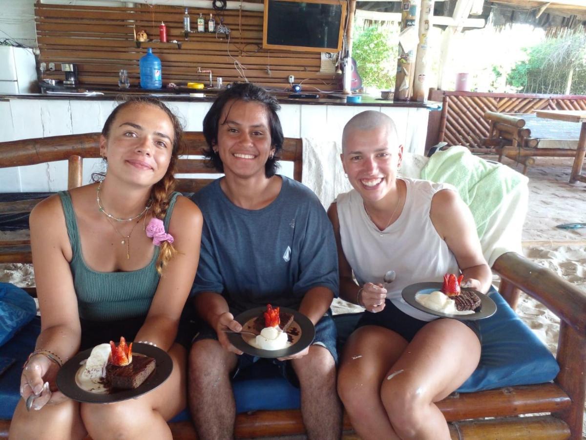 Kamala Surf & Backpacker Hostel Montañita Buitenkant foto