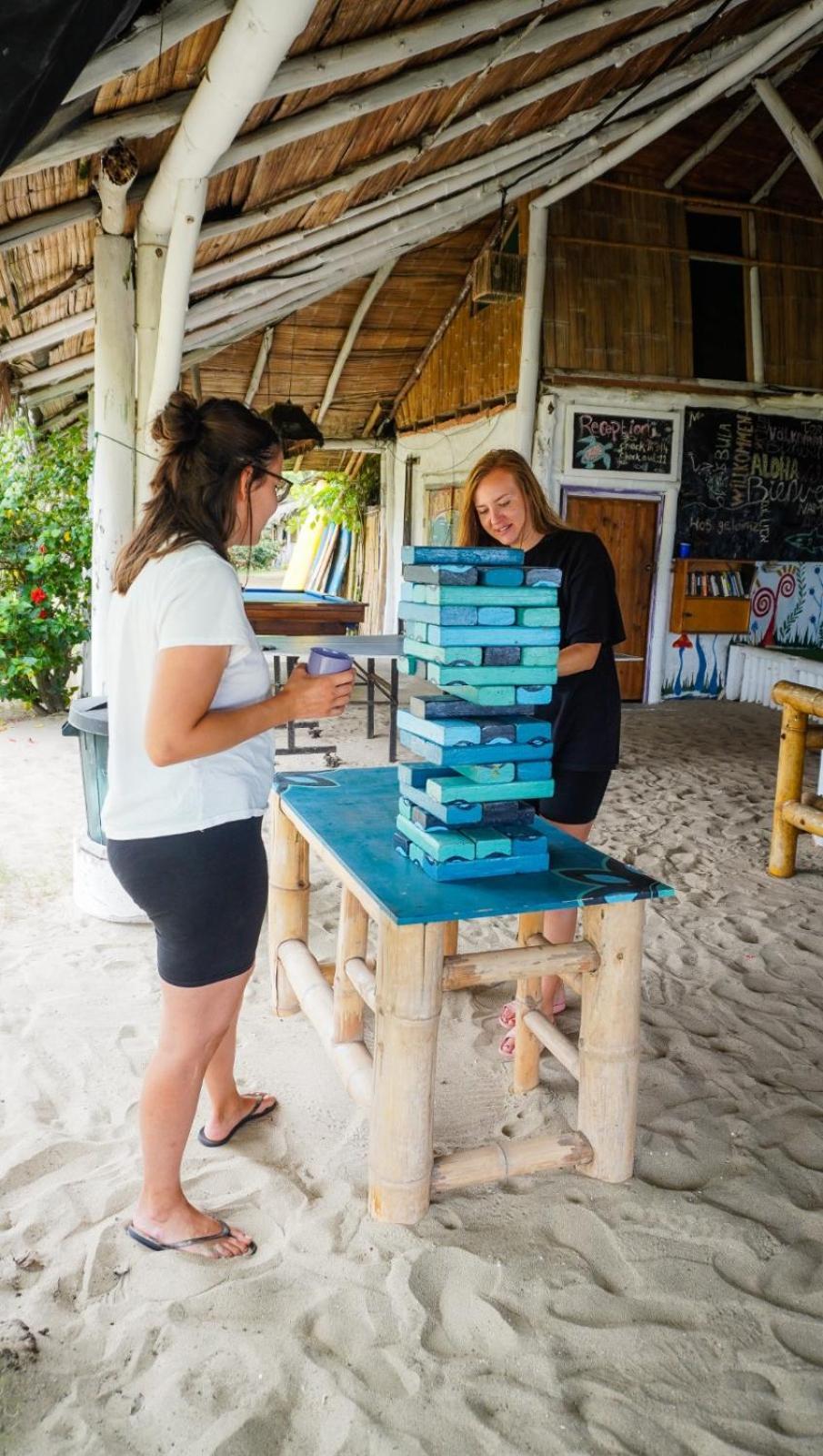 Kamala Surf & Backpacker Hostel Montañita Buitenkant foto
