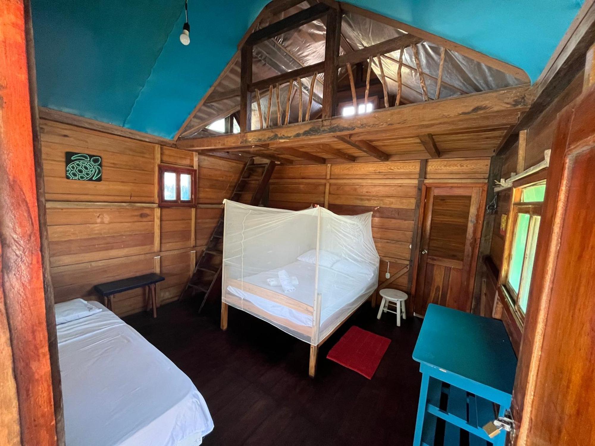 Kamala Surf & Backpacker Hostel Montañita Buitenkant foto