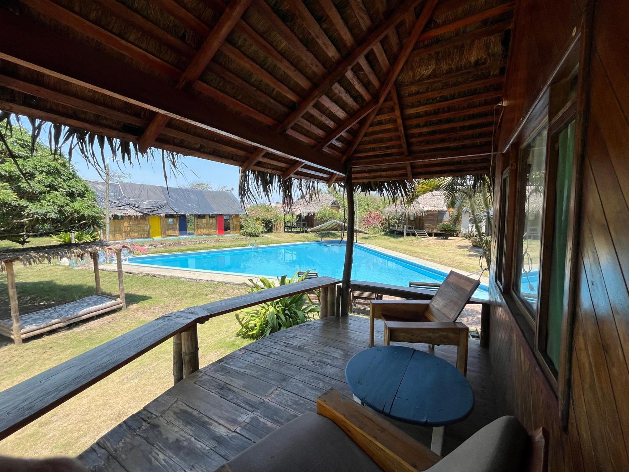 Kamala Surf & Backpacker Hostel Montañita Buitenkant foto