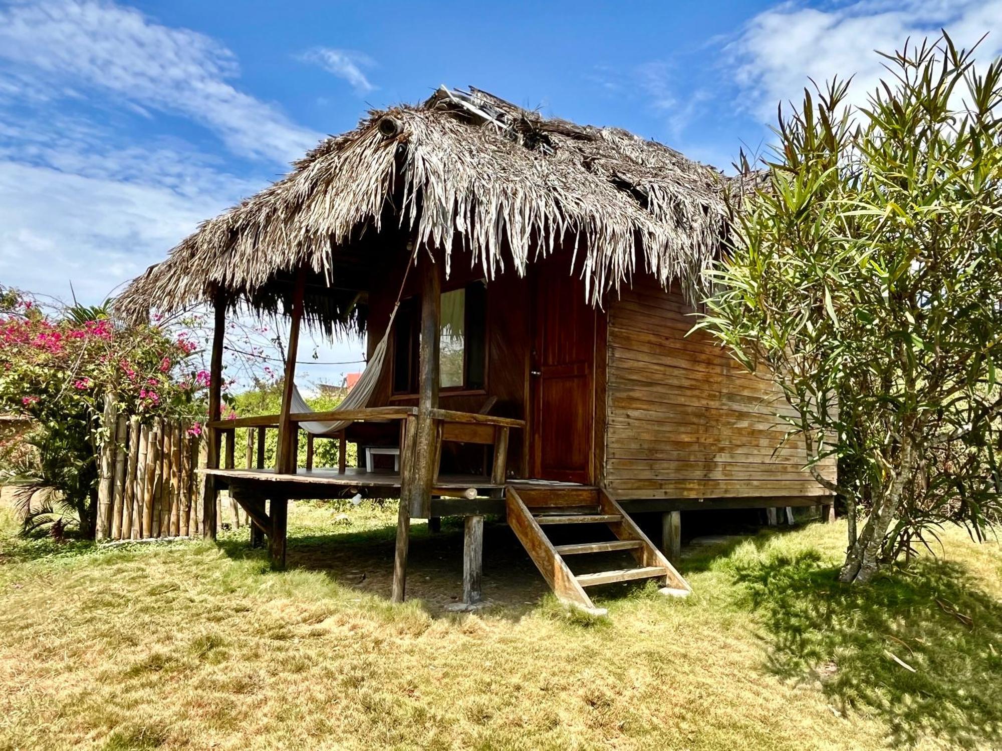 Kamala Surf & Backpacker Hostel Montañita Buitenkant foto