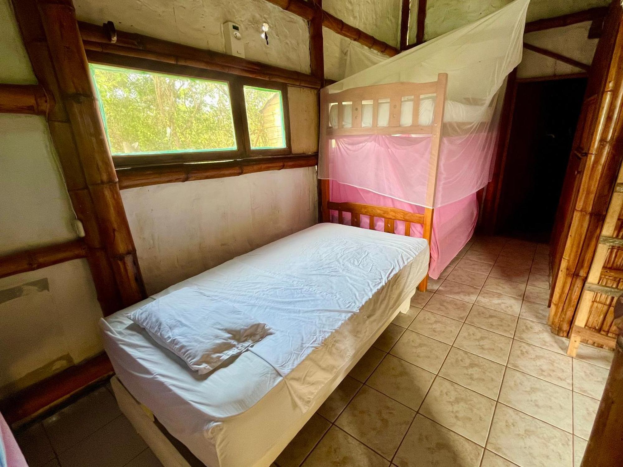 Kamala Surf & Backpacker Hostel Montañita Buitenkant foto