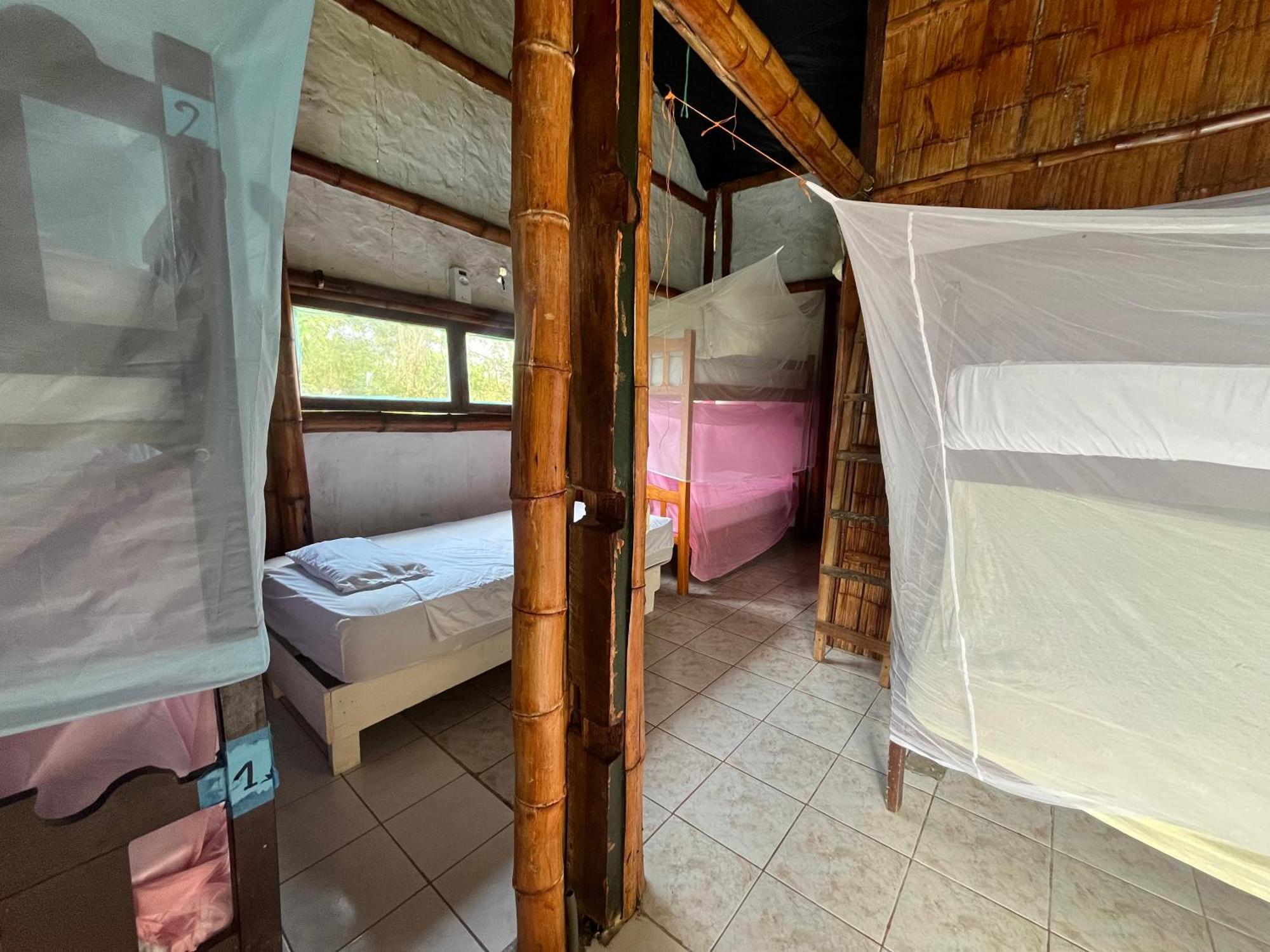 Kamala Surf & Backpacker Hostel Montañita Buitenkant foto