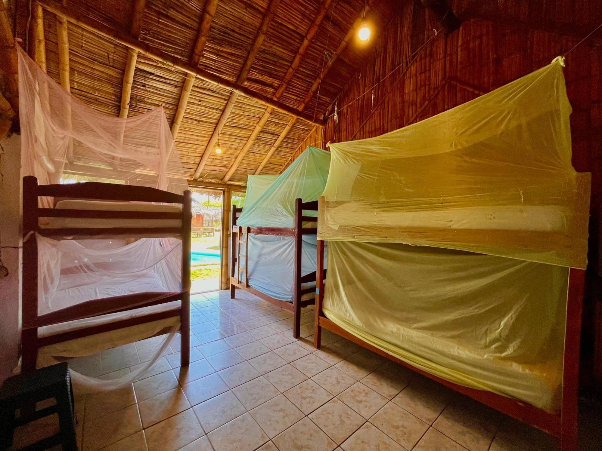 Kamala Surf & Backpacker Hostel Montañita Buitenkant foto